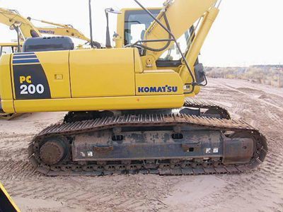 河南湖南二手小松200挖掘機(jī)價格解析與工程機(jī)械租賃市場觀察